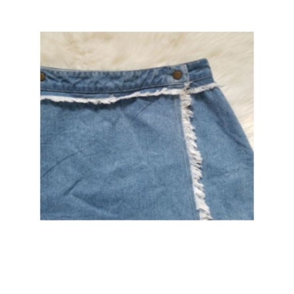 Romeo and Juliet Couture med frayed wrapped denim skirt raw edges - Picture 6 of 11
